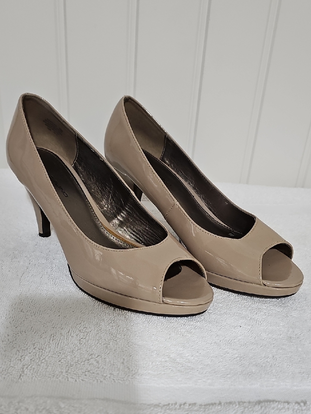 Bandolino Nude Patent Peep-Toe Mid Heel